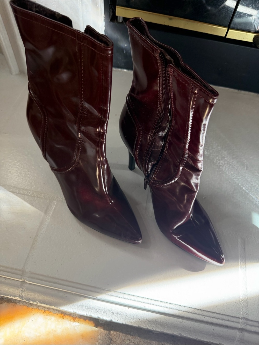 Women's Pointed-Toe Mid-Calf Heeled Boots in Deep Burgundy